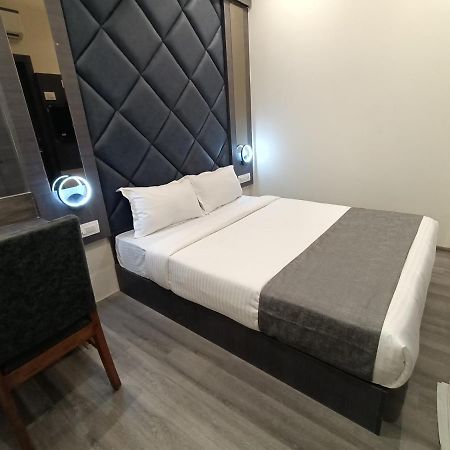 Hotel Classio Andheri - Near Dn Nagar Metro Station Mumbai Dış mekan fotoğraf