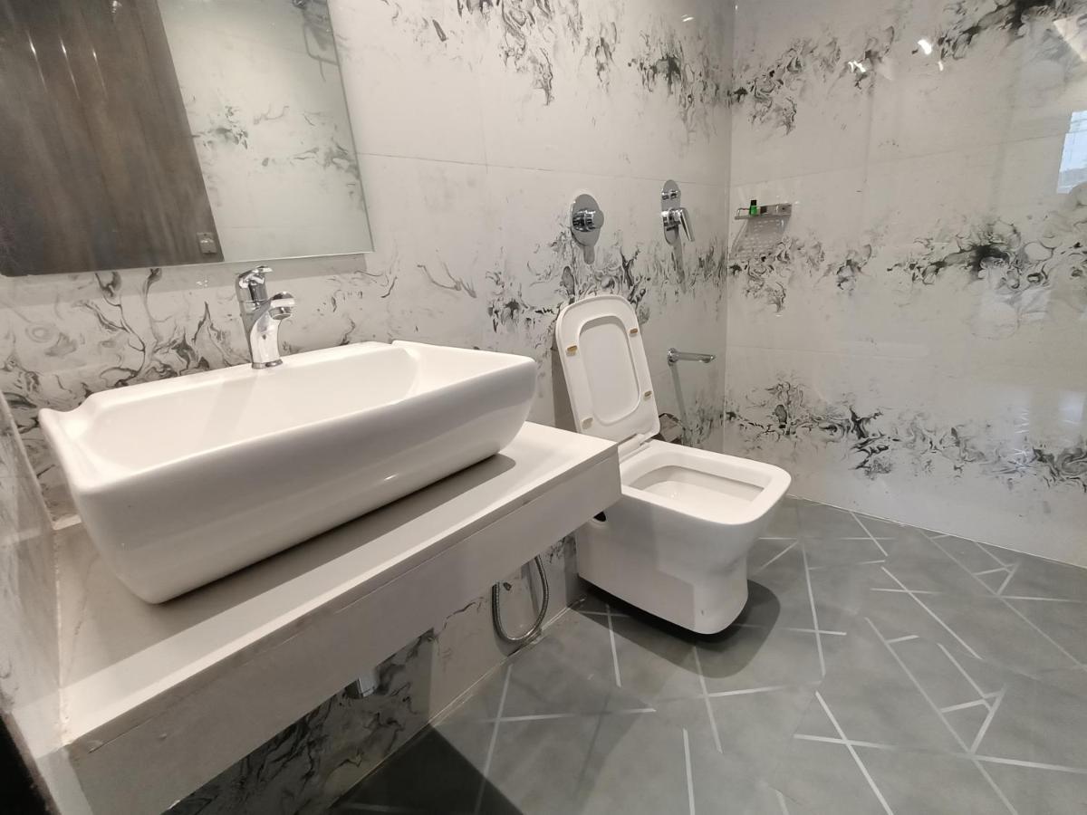 Hotel Classio Andheri - Near Dn Nagar Metro Station Mumbai Dış mekan fotoğraf