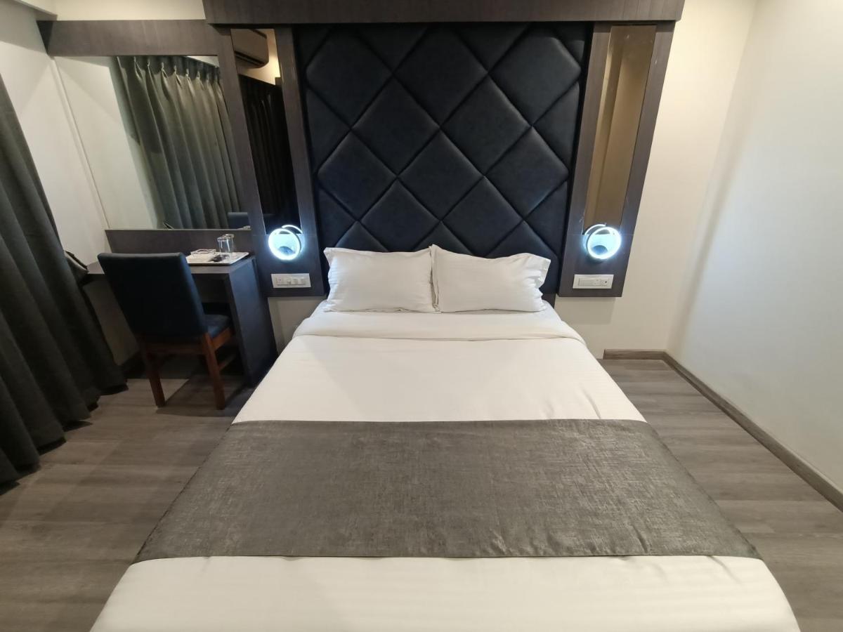 Hotel Classio Andheri - Near Dn Nagar Metro Station Mumbai Dış mekan fotoğraf