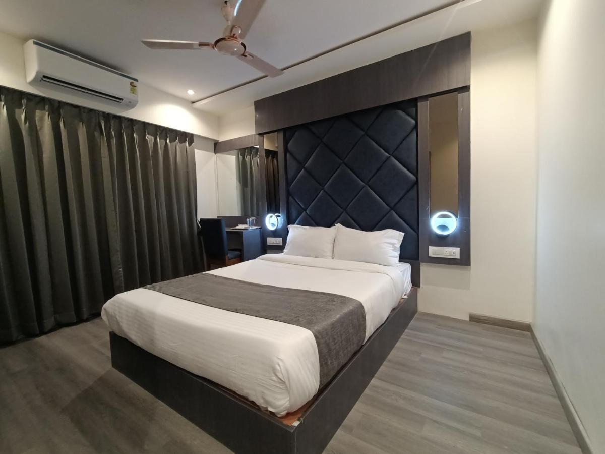 Hotel Classio Andheri - Near Dn Nagar Metro Station Mumbai Dış mekan fotoğraf