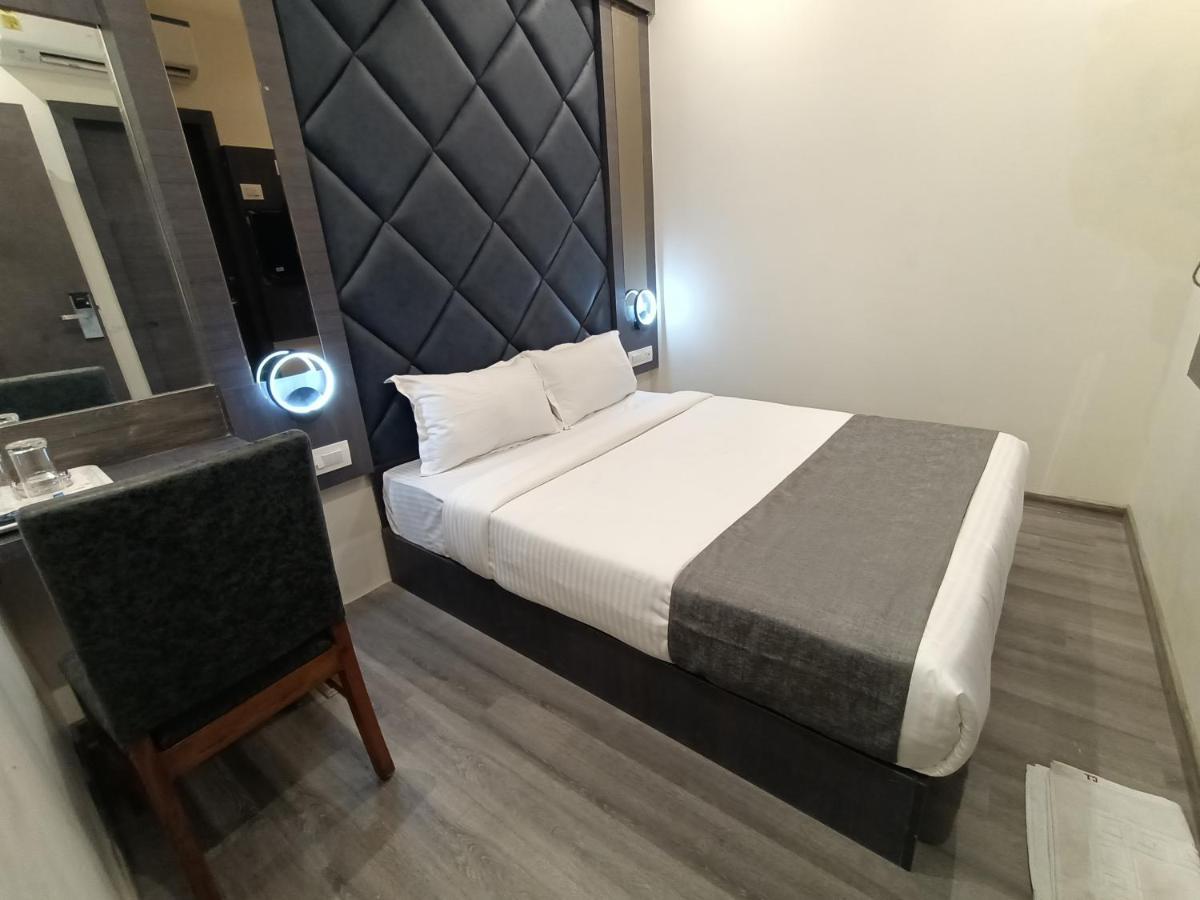 Hotel Classio Andheri - Near Dn Nagar Metro Station Mumbai Dış mekan fotoğraf