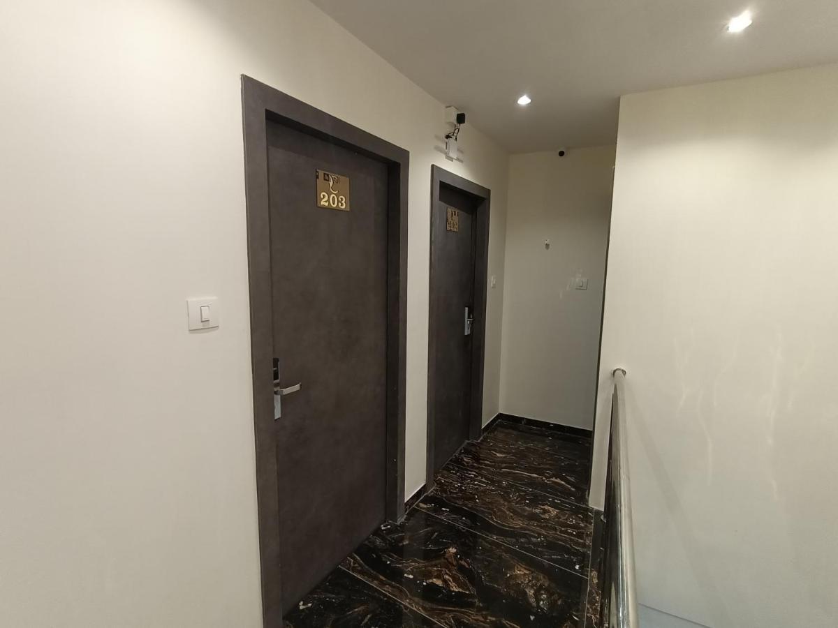 Hotel Classio Andheri - Near Dn Nagar Metro Station Mumbai Dış mekan fotoğraf