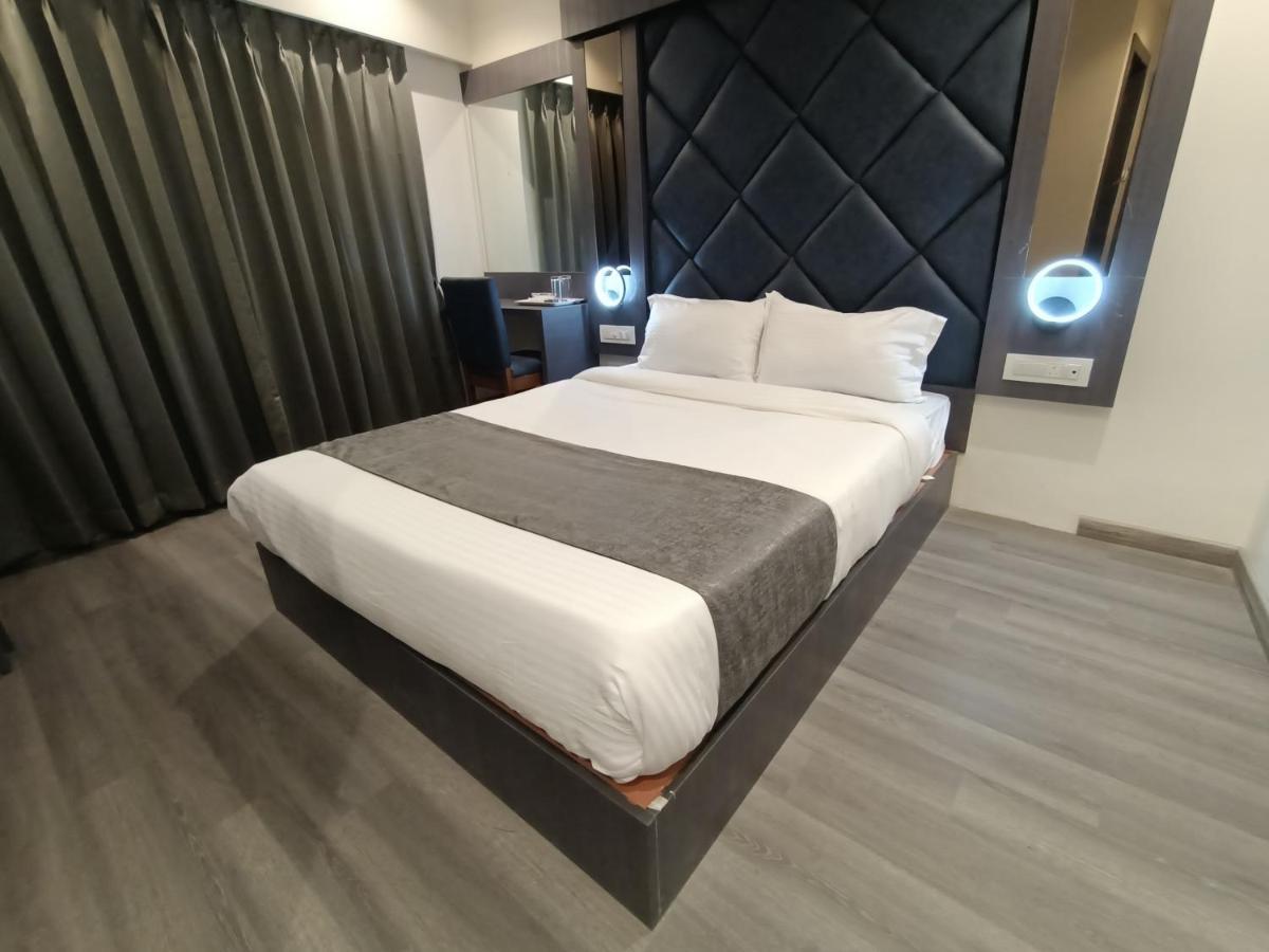 Hotel Classio Andheri - Near Dn Nagar Metro Station Mumbai Dış mekan fotoğraf